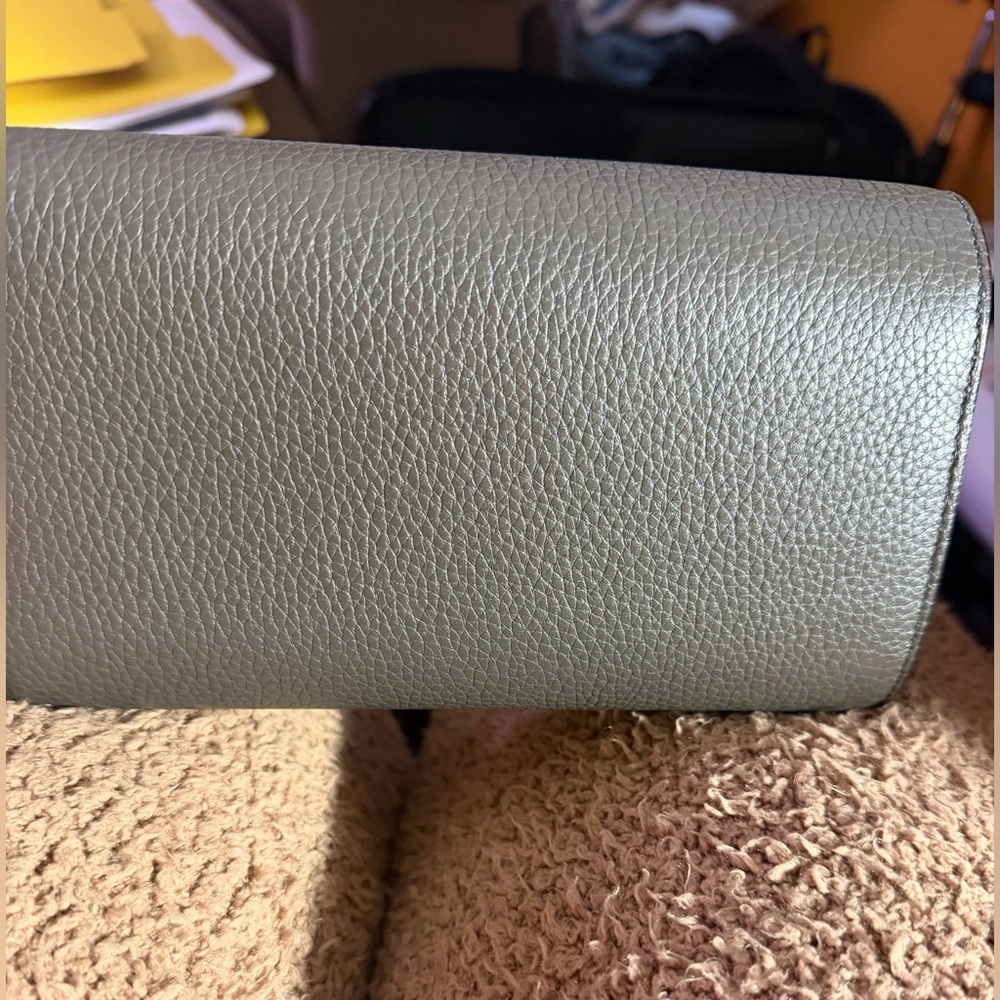 Christian Louboutin
Paloma leather handbag - Picture 2 of 7